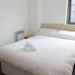 Serviced Apartment In Liverpool City Centre - Free Parking - Balcony - By Happy Days