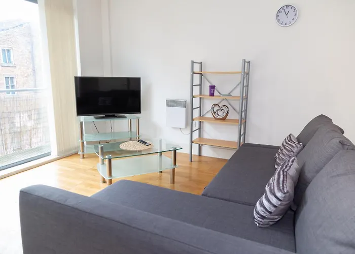 Serviced Apartment In Liverpool City Centre - Free Parking - Balcony - By Happy Days