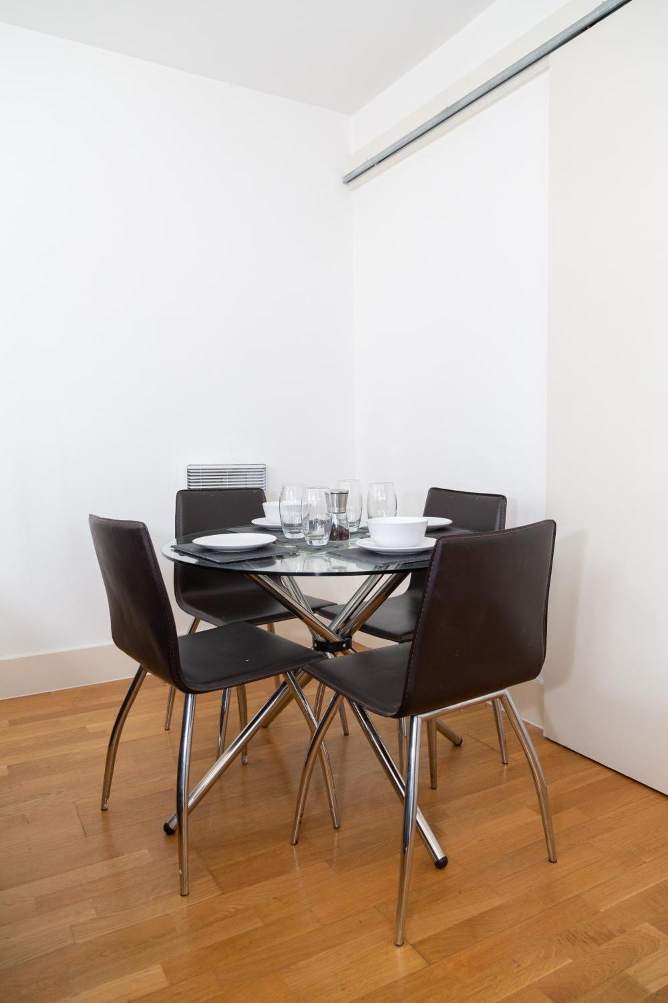 Serviced In Centre - Free Parking - Balcony - By Happy Days * Liverpool