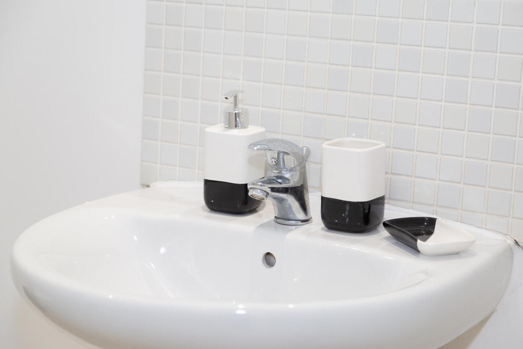 Serviced In Centre - Free Parking - Balcony - By Happy Days Liverpool